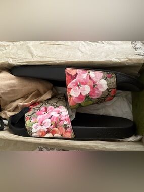 Gucci Supreme Bloom Slides